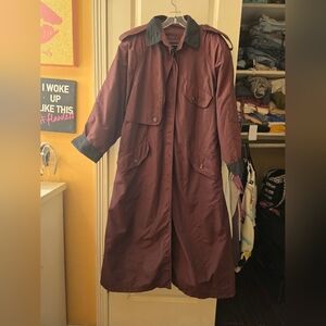 Vintage women's trench color burgundy aprox sz large